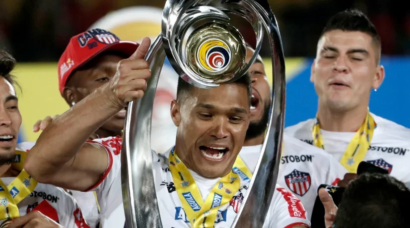 Junior confirmó que no contratará a Teófilo Gutiérrez