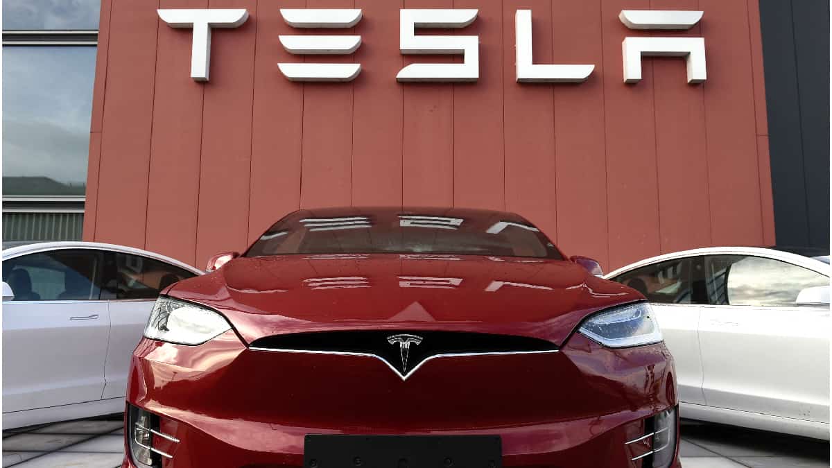 Tesla retira 500.000 vehículos en Estados Unidos por riesgo de choques