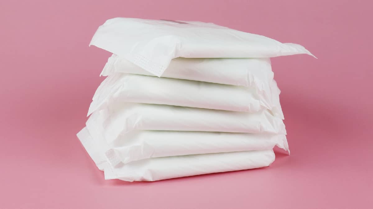 Bolsonaro decreta distribución gratuita de toallas higiénicas