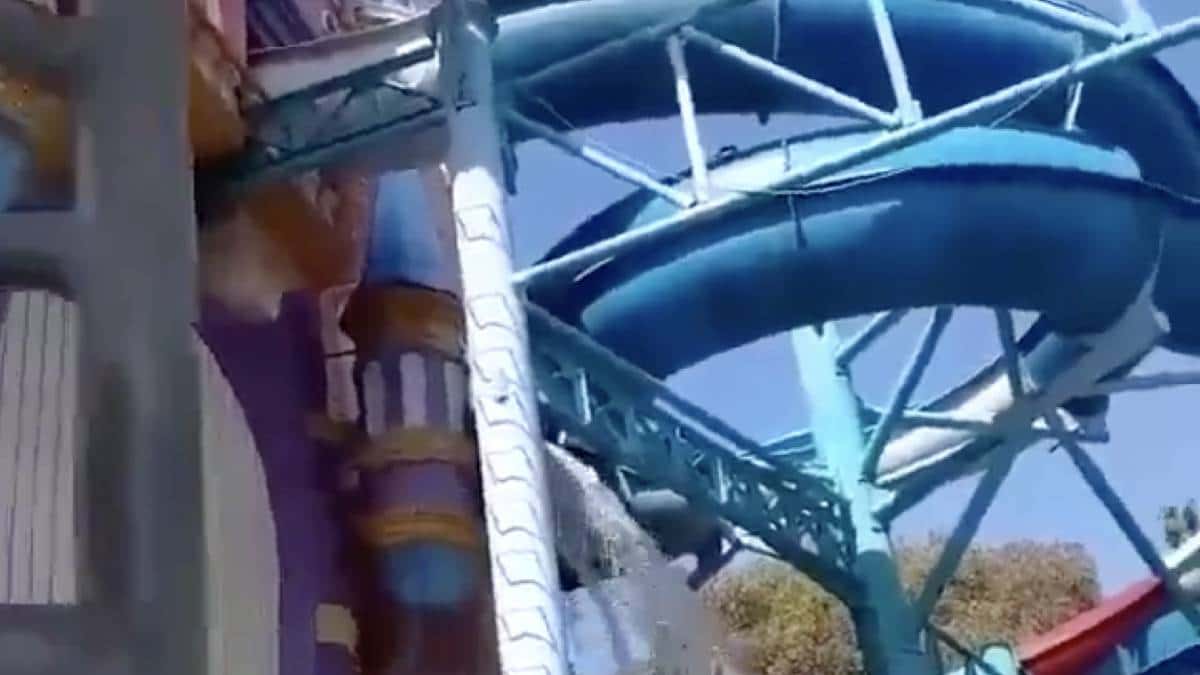 Tobogán se desprendió en parque acuático en Indonesia