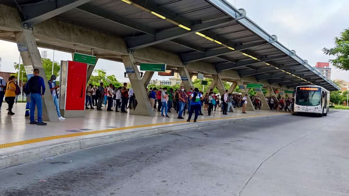 Foto: Suspenden temporalmente operación de Transmetro por protestas