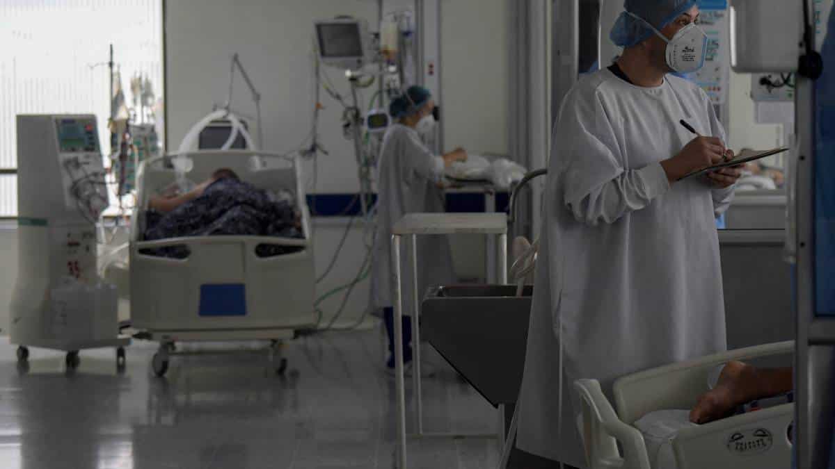 Un joven ruega por una cama UCI para su padre contagiado con covid-19