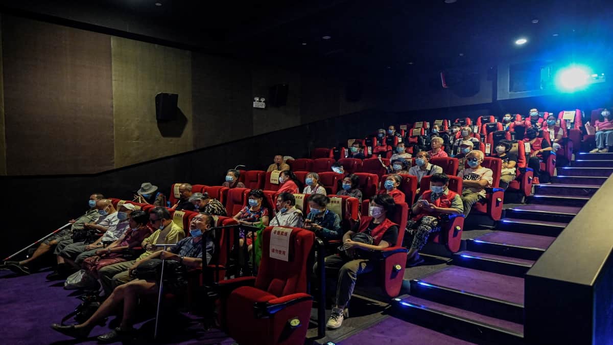 Un club de cine en China permite a los ciegos "ver" las películas.
