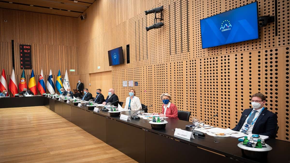 Unión Europea pide sanción a Polinia por falta de independencia judicial.