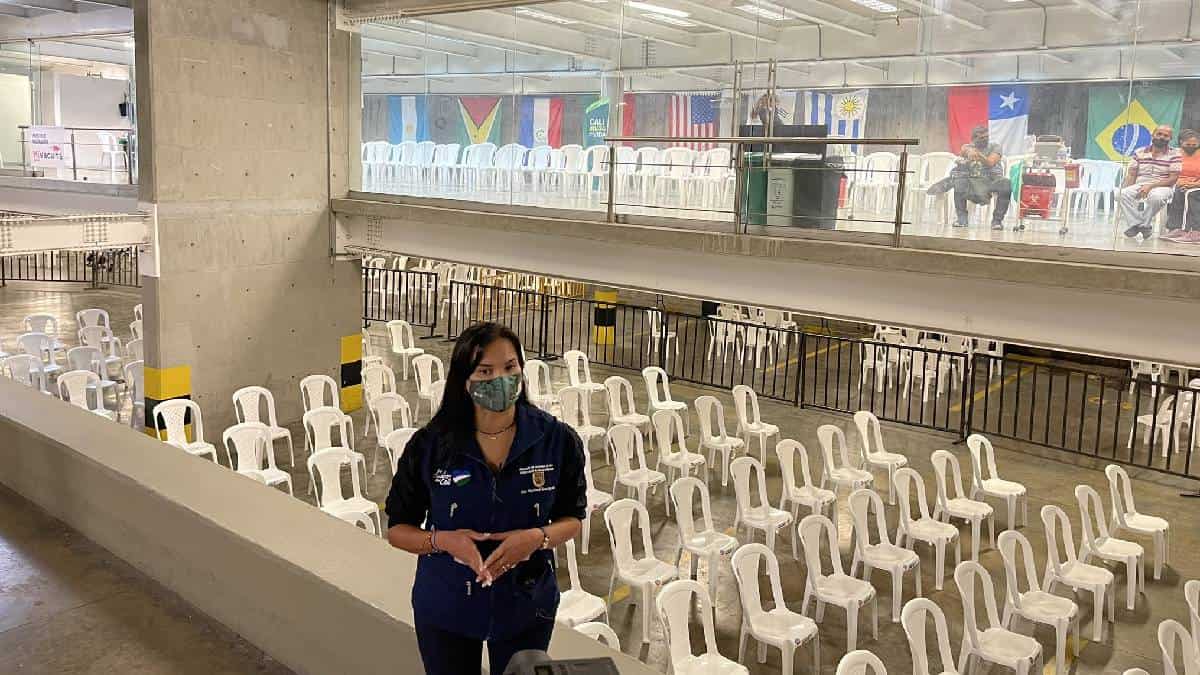 Miyerlandy Torres, secretaria de Salud de Cali, hoy en el punto de vacunación.