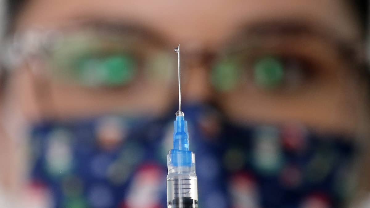 Latinoamérica apuesta a la vacunación contra variante ómicron