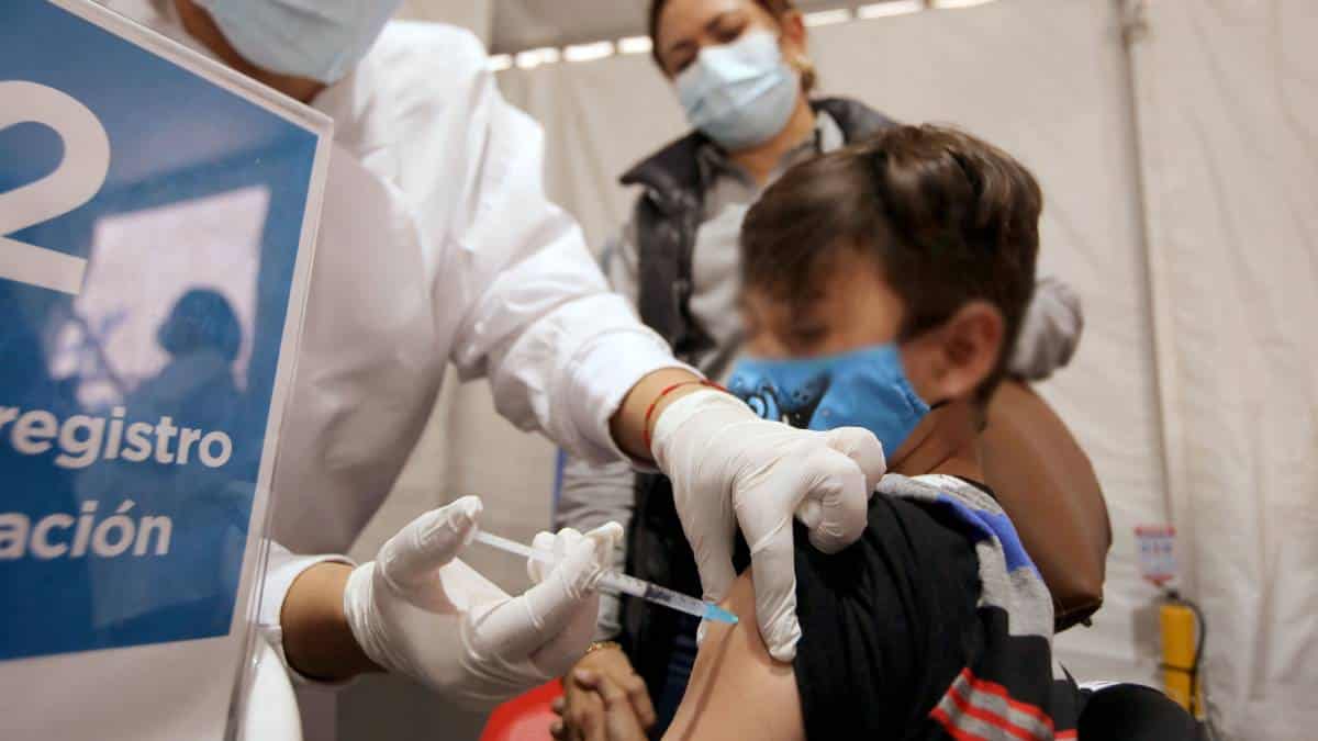Vacunación de menores de edad contra el covid-19 avanza