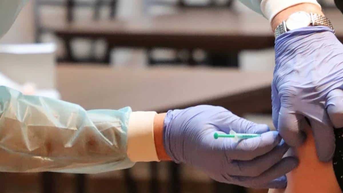 Medellín inició con la vacunación anticovid para mujeres embarazadas