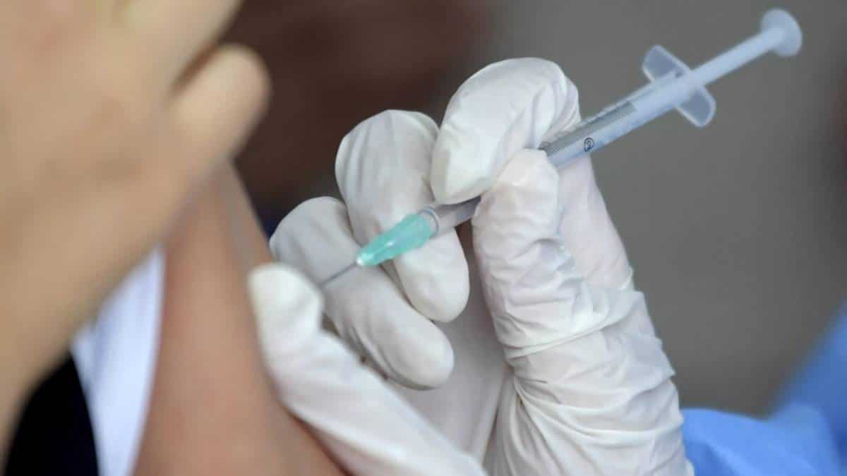 El 70% de la población en Bogotá ya recibió la primera dosis contra el covid