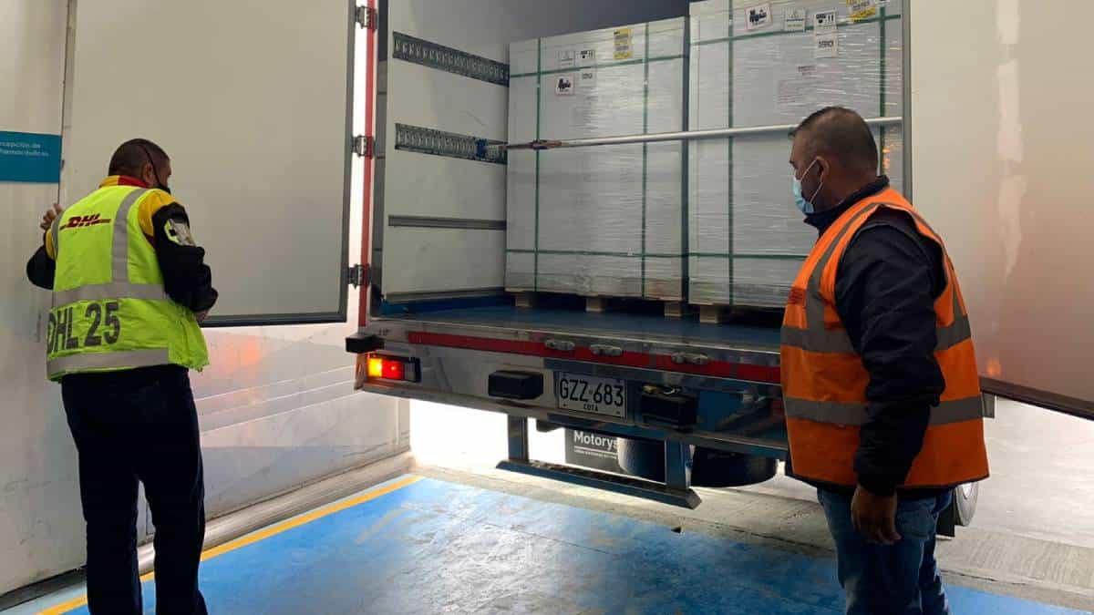 Confirman llegada de 2.100.000 dosis de vacunas de Sinovac a Colombia