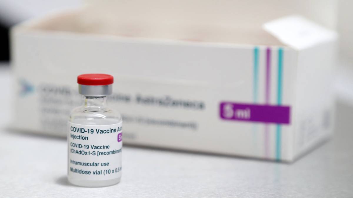 Especialistas recomiendan combinar vacuna de AstraZeneca con otra de ARN mensajero