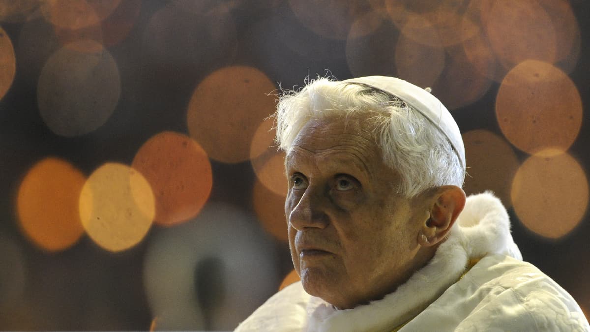 Vaticano defiende a Benedicto XVI y su lucha contra abuso a menores