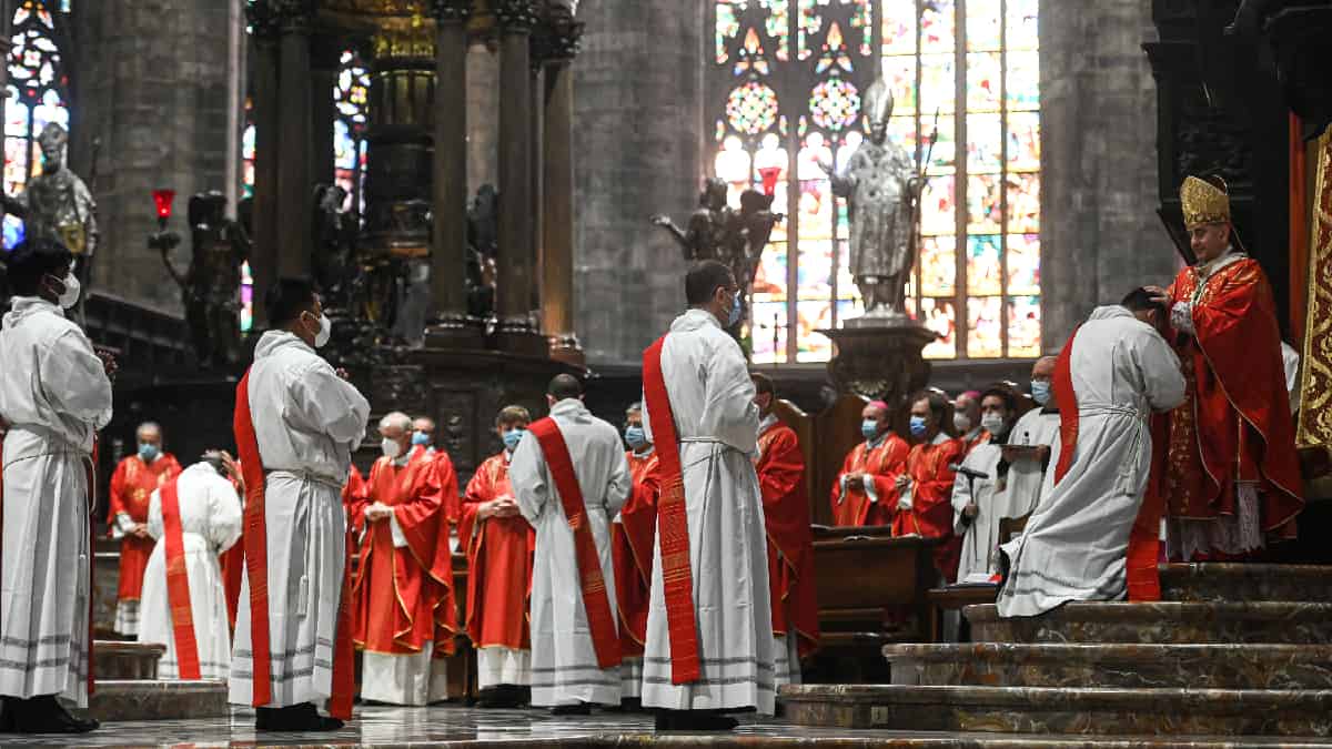 Vaticano dio instrucciones para evitar escándalo por curas pedófilos