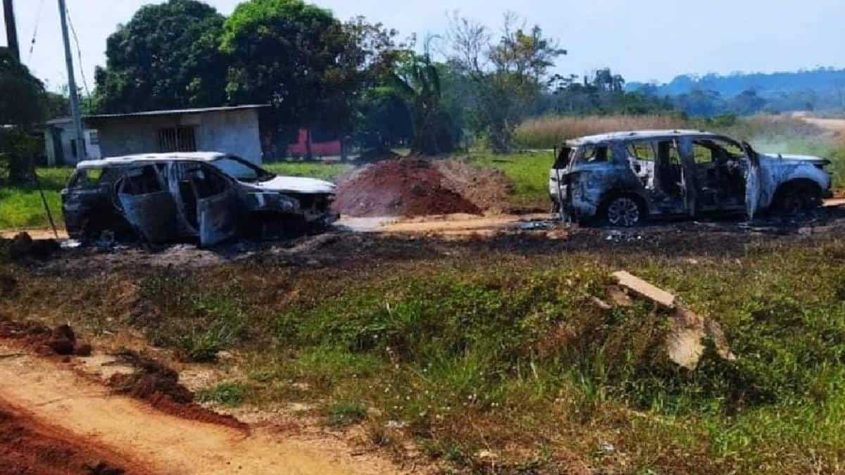 Incendian vehículos de misión de Naciones Unidas