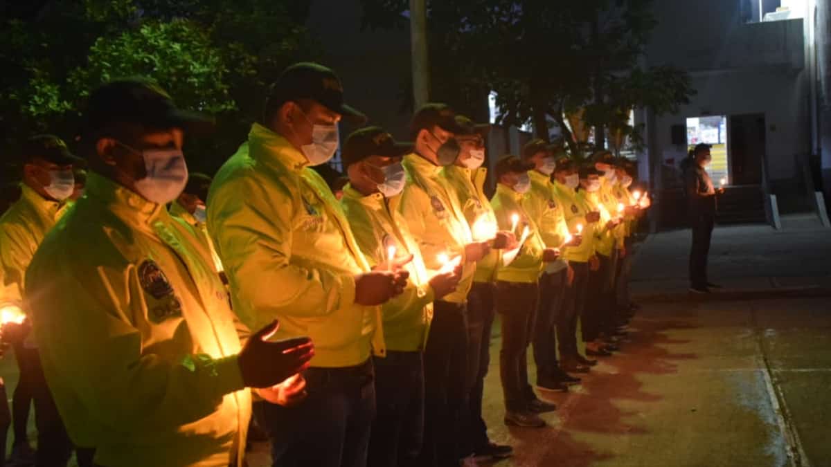 Velatón en rechazo de asesinato de dos policías en Lejanías, Meta.