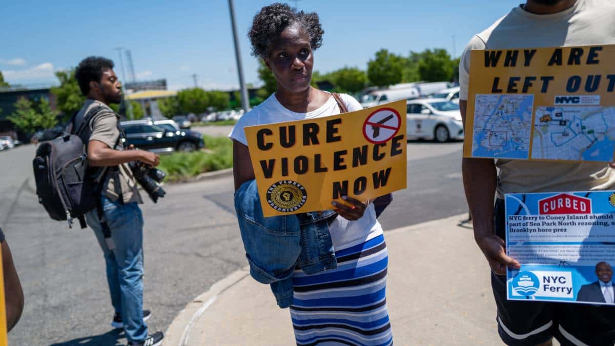 Nueva York eleva a 21 años la edad para comprar armas