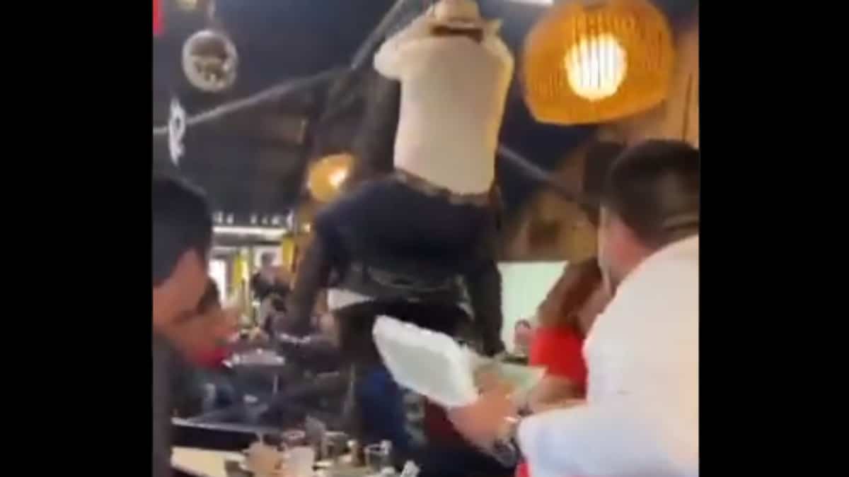 Video de caballo que se cayó con su jinete en restaurante de Bogotá