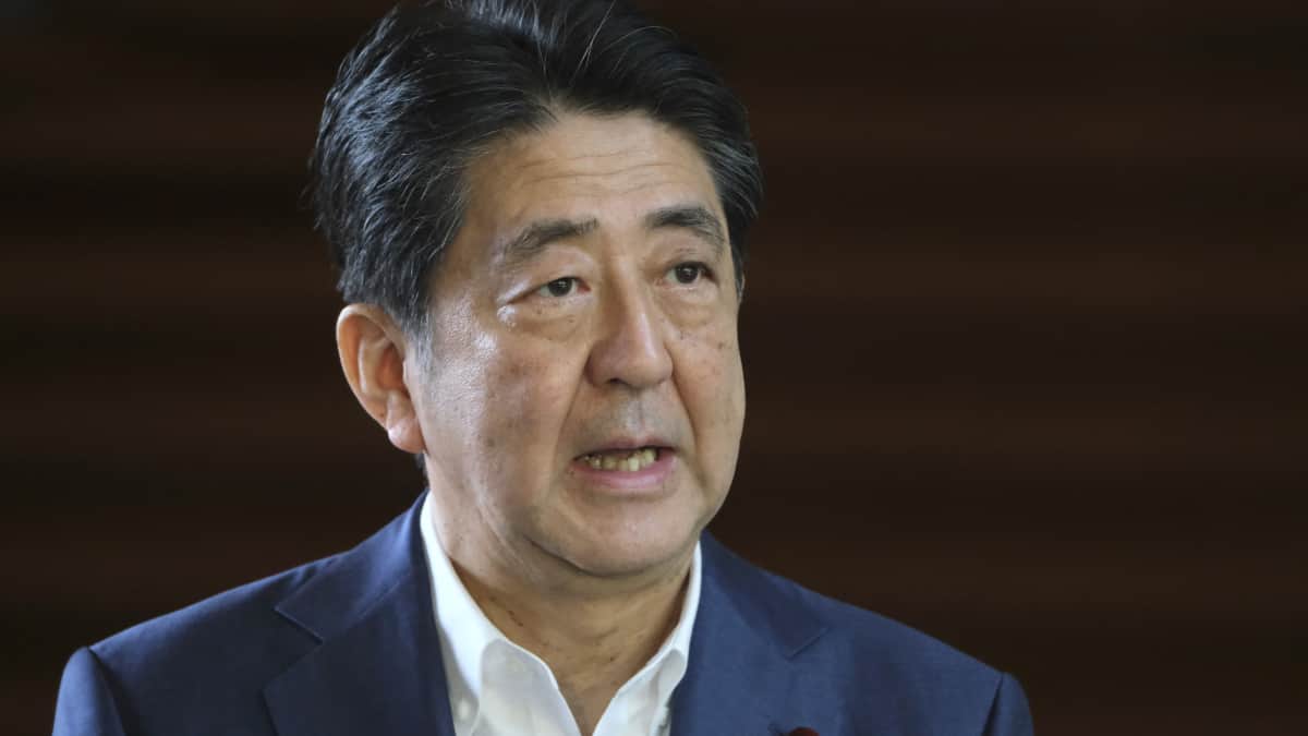 Videos disparan contra Shinzo Abe, ex primer ministro