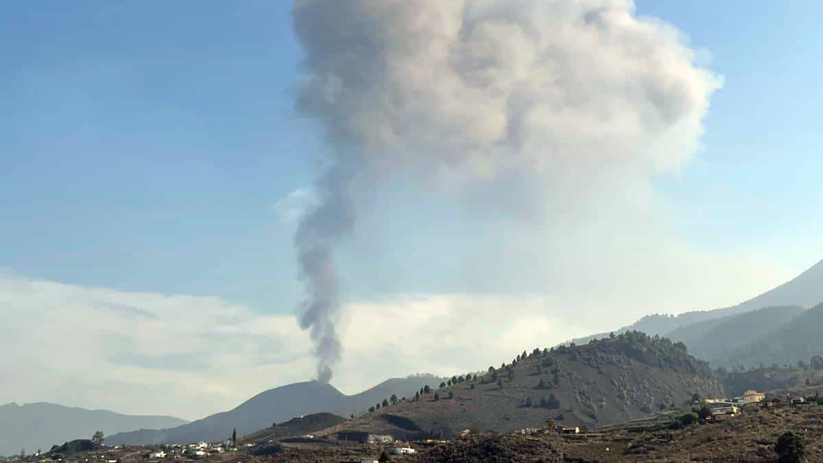 Actividad del volcán en Canarias se reduce "notablemente"