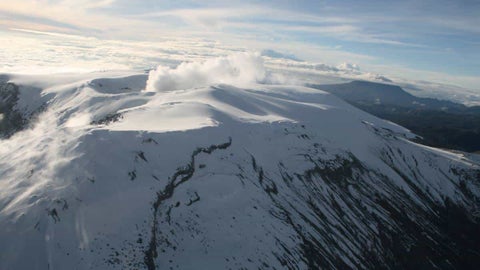 Volcán Nevado del Ruiz afecta el tránsito aéreo desde y hacia Bogotá