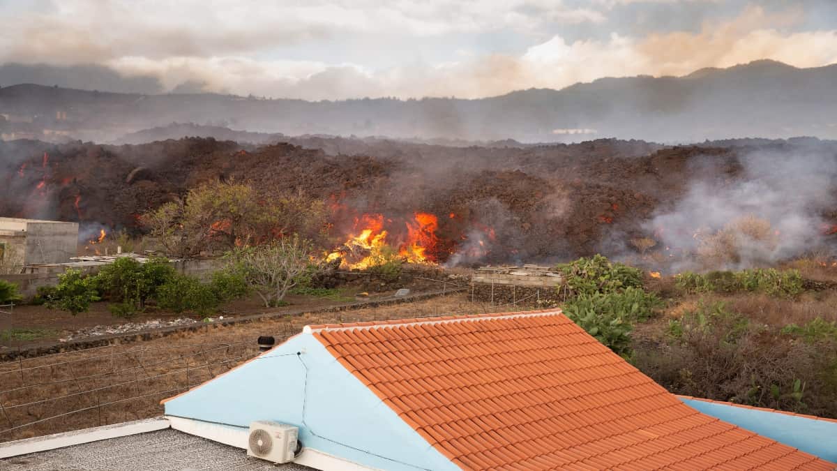 Volcán de Canarias ha destruido 320 edificaciones y 154 hectáreas.