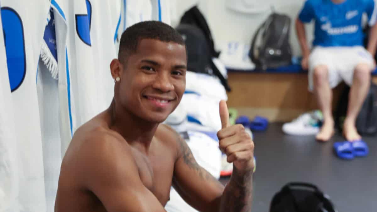 Wilmar Barrios habló sobre jugar de central en el Zenit.