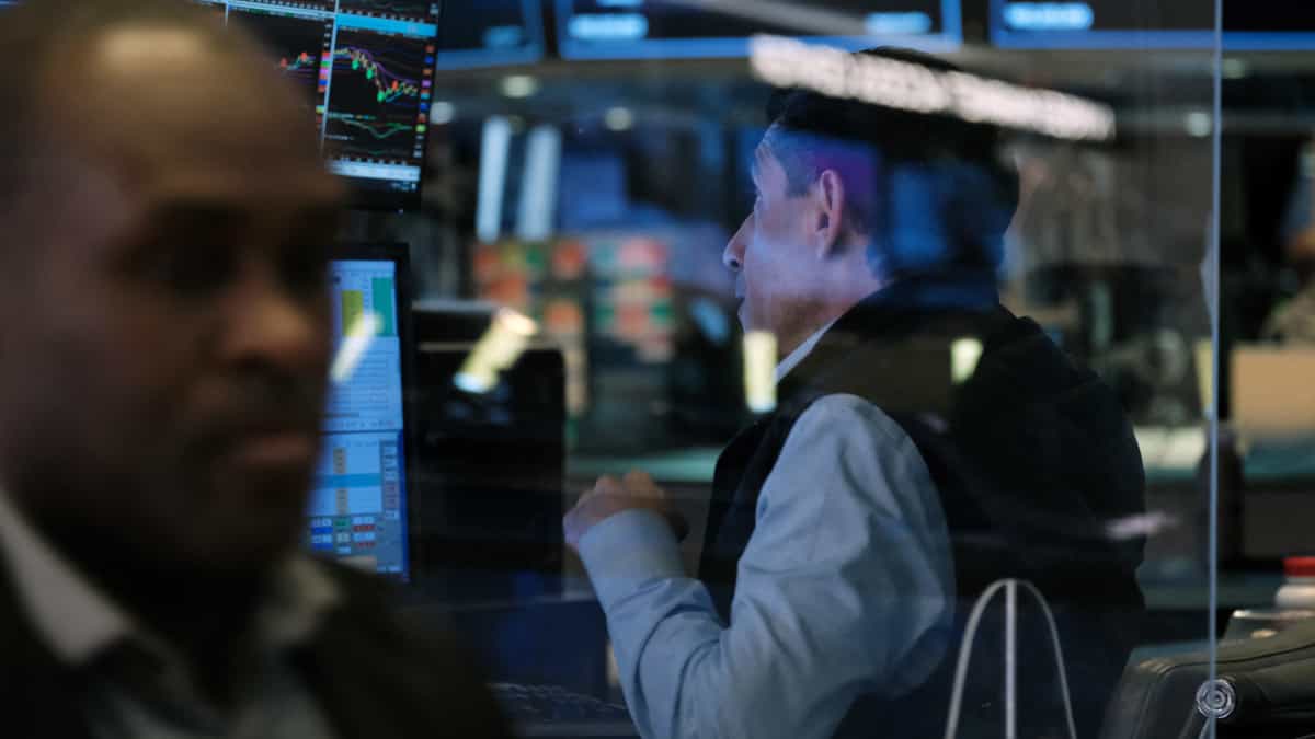Wall Street abre dispersa con caídas en el sector tecnológico