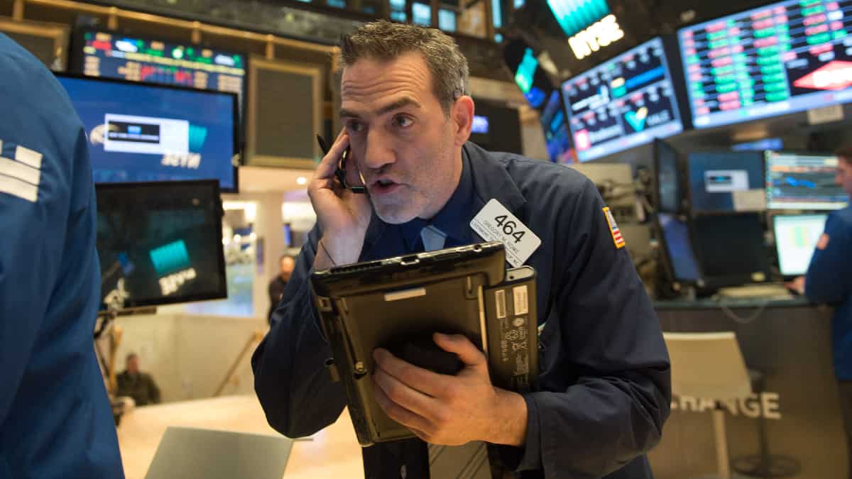 Wall Street abra en alza estimulada por el presidente de la Fed