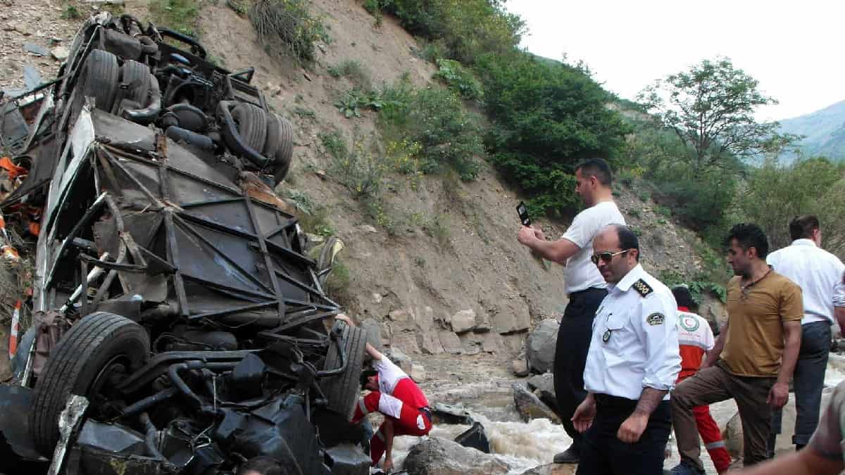 / Nueve muertos y 15 heridos en accidente entre minibús y camión en Irá