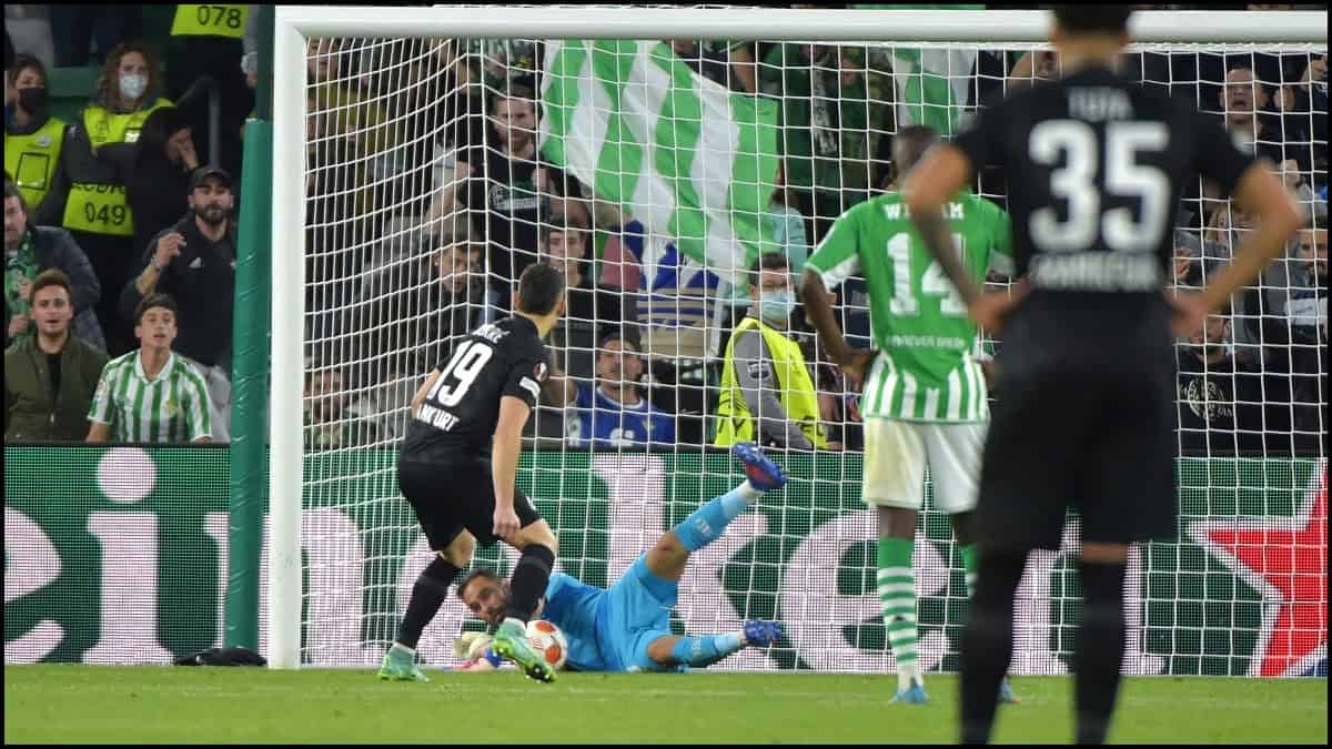 Santos Borré falló penalti