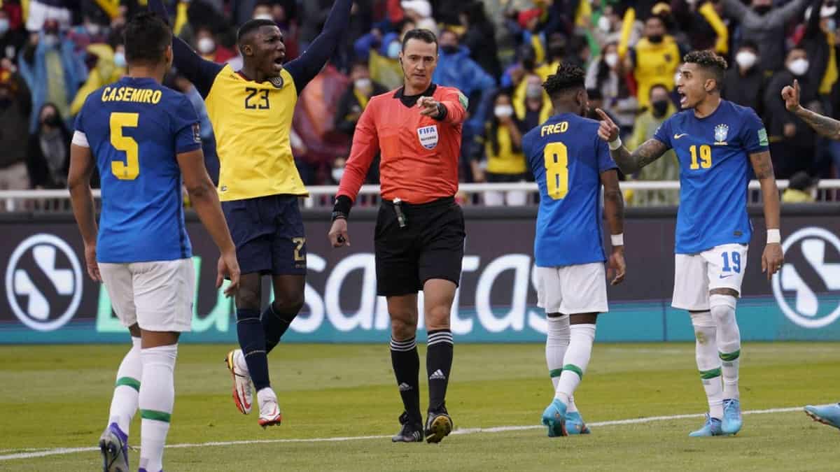 Wilmar Roldán en el partido Ecuador vs Brasil