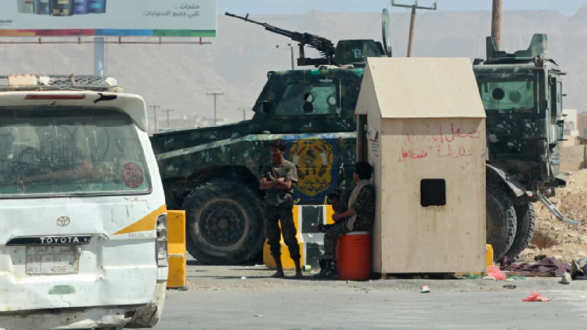 Bombardeo contra una cárcel de Yemen deja al menos 70 muertos