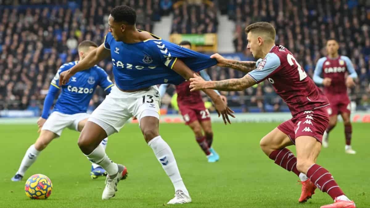 Yerry Mina fue titular en la derrota del Everton con Aston Villa
