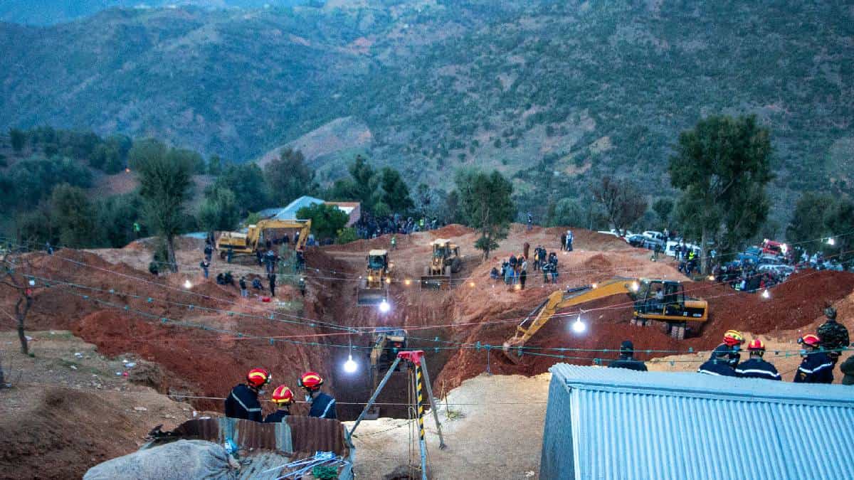 Niño cayó a un pozo de 32 metros en Marruecos