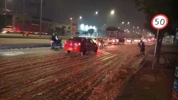Las inundaciones en la Autopista Norte desatan un nuevo choque entre Petro y Galán Las inundaciones en la Autopista Norte desatan un nuevo choque entre Petro y Galán