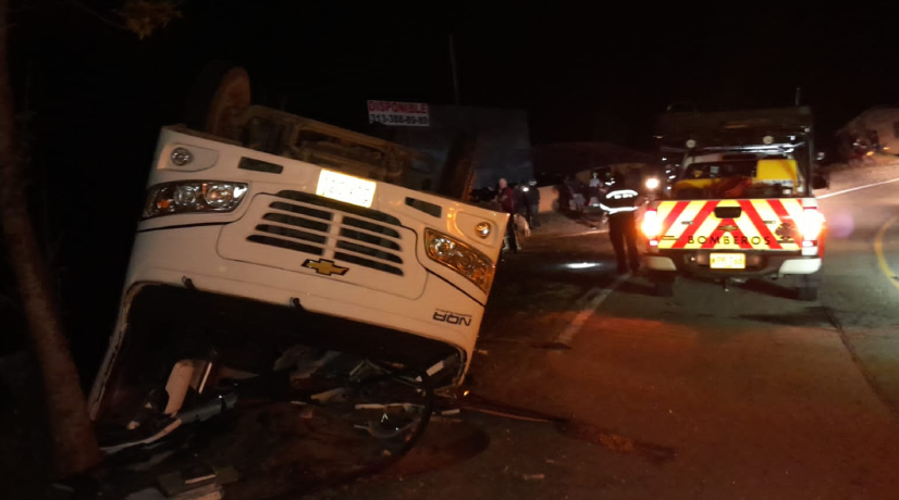 Bus del Sena sufrió aparatoso accidente en vía de Cundinamarca