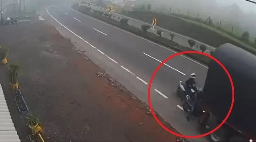 Momento exacto del accidente en la vía Pereira - Armenia