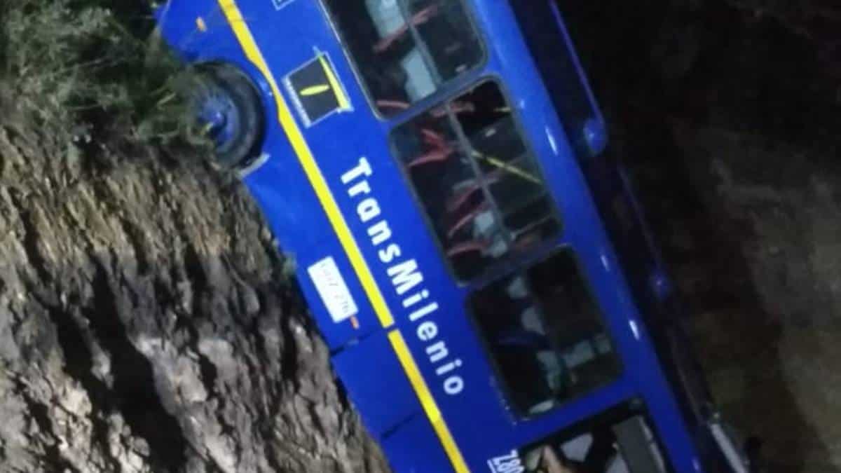 Grave accidente de bus dejó 17 heridos y dos muertos en Bogotá