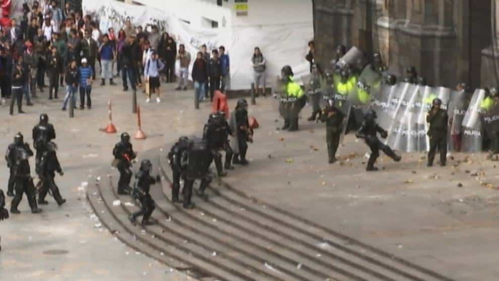 Fuerza pública en acuartelamiento por paro del 21 de noviembre