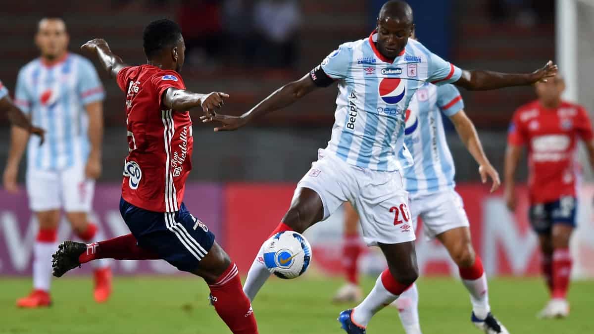 Foto: AFP Adrián Ramos, aplausos Medellín vs América: Copa Sudamericana 2022