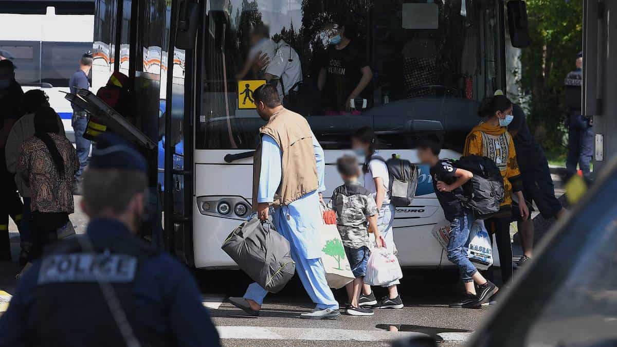 Afgano es condenado a 10 meses de cárcel en Francia por violar medida de control