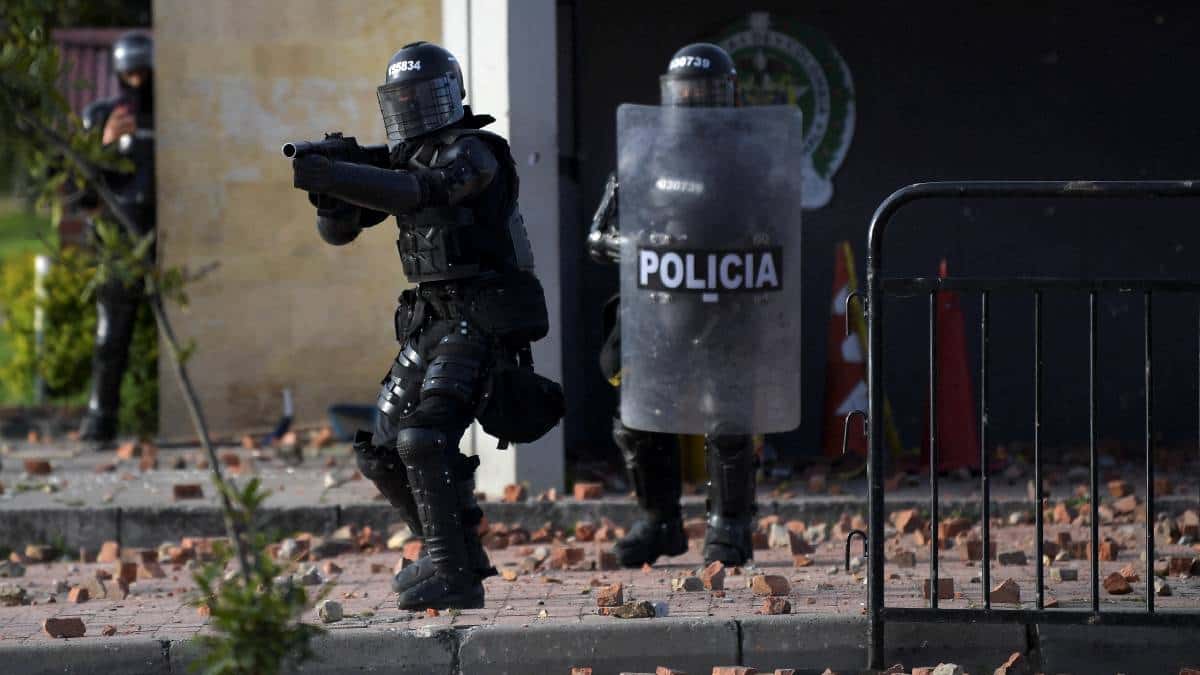 Imputan a agente del Esmad por asesinar a joven en Suba