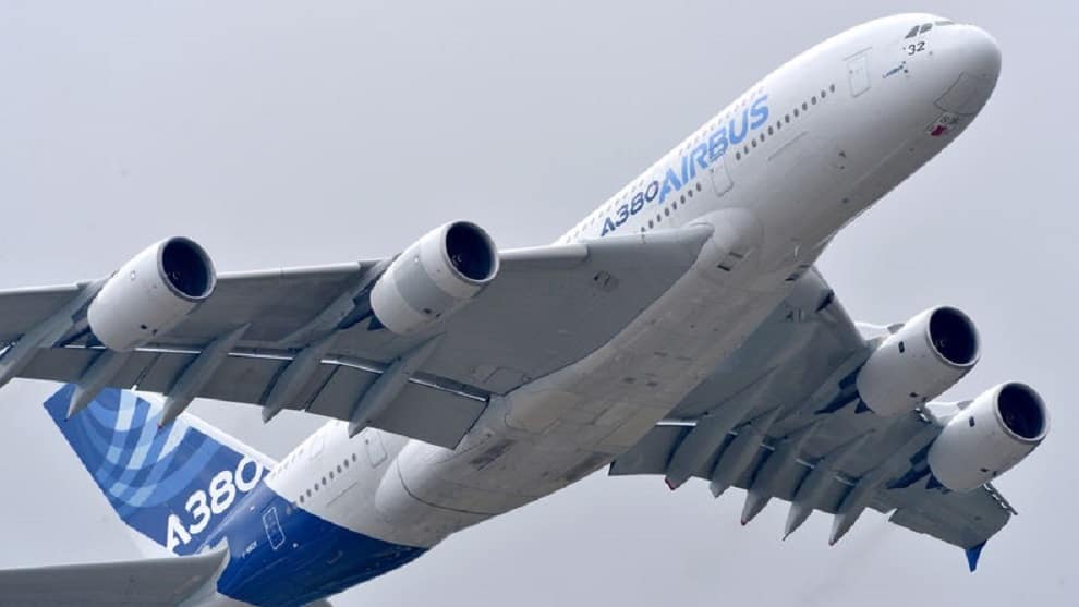 Parte de un avión cae sobre una casa en Francia