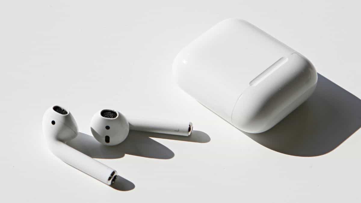 Apple patenta un sistema de desbloqueo para los AirPods con el oído