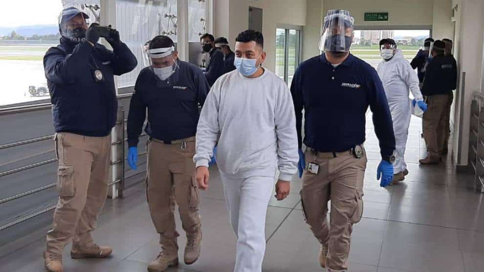 Detienen a alias 07 a su llegada al país luego de cumplir condena en Estados Unidos