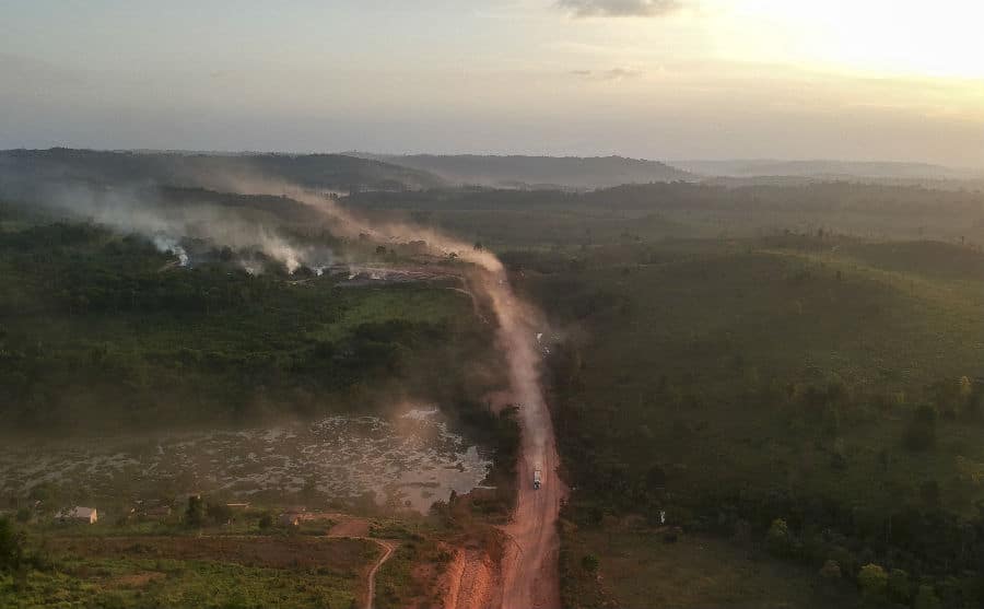 Los incendios pretenden despejar el terreno para la cría de ganado y la agricultura en el marco de una deforestación galopante. Foto: AFP