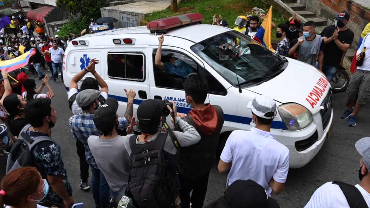 Atención a herido terminó en fuerte pelea entre dos paramédicas en Bogotá