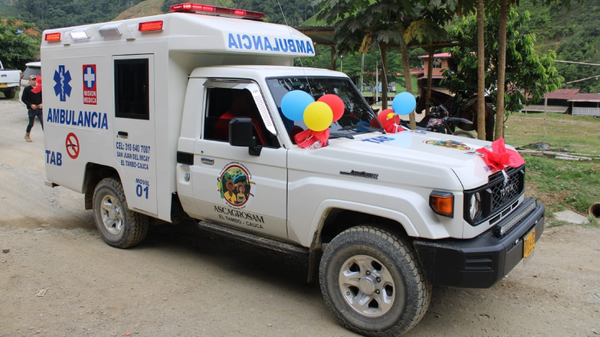 Una ambulancia y un centro de salud financiados por disidencias de las Farc fueron entregados en El Tambo