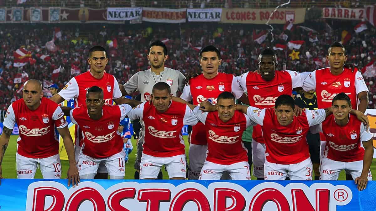 Yulián Anchico y Francisco Meza con la nómina de Independiente Santa Fe en julio de 2012.