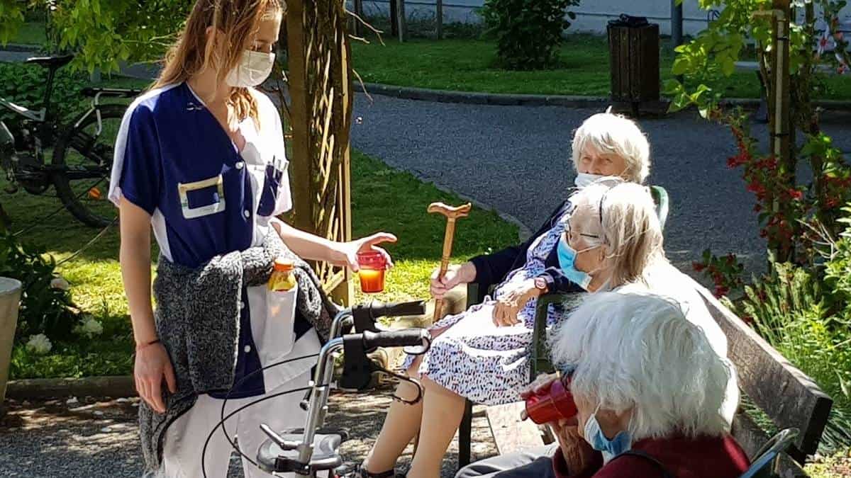Mujer de 105 años superó el covid en Francia